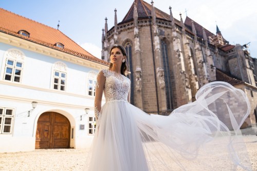 https://elisebride.ro/images/stories/virtuemart/product/6 Maya       (2).jpg